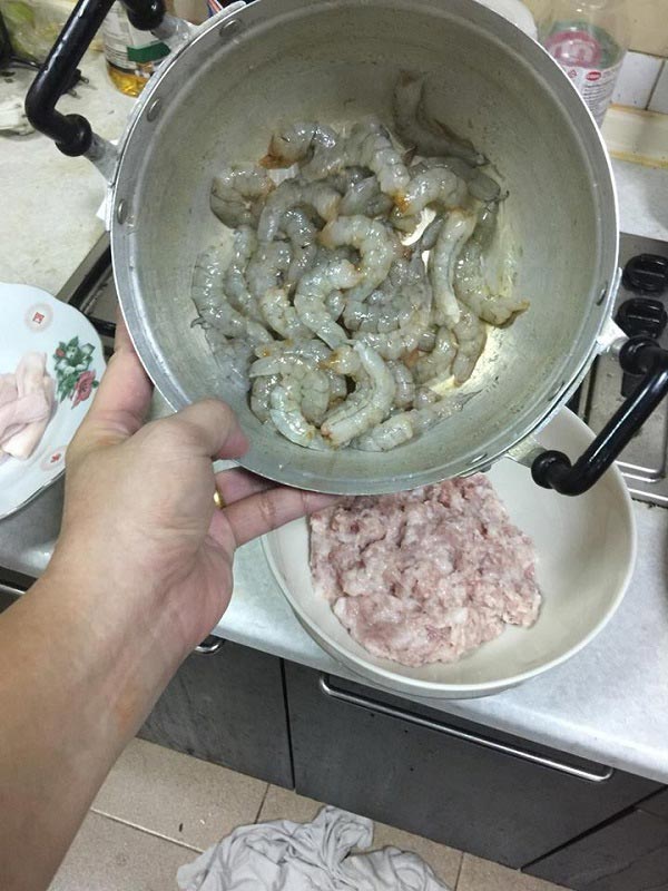 ลูกชิ้นกุ้งสูตรแต้จิ๋ว ลูกชิ้นกุ้งสูตรแต้จิ๋ว