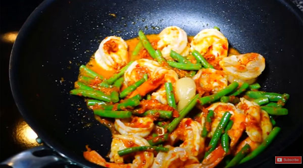 กุ้งผัดพริกแกง กุ้งผัดพริกแกง