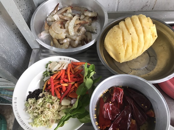แกงคั่วกุ้งสับปะรด แกงคั่วกุ้งสับปะรด