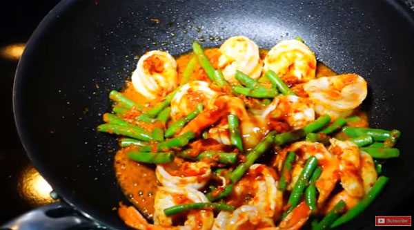 กุ้งผัดพริกแกง กุ้งผัดพริกแกง