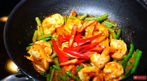กุ้งผัดพริกแกง กุ้งผัดพริกแกง