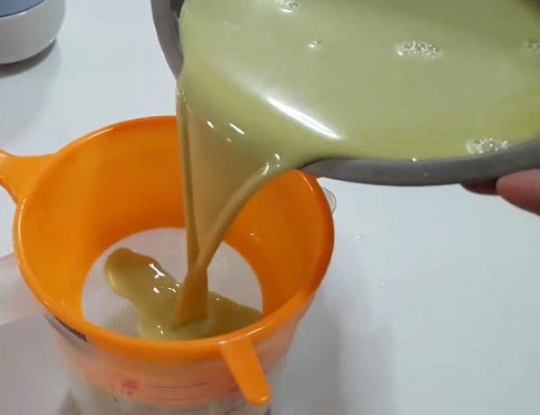 ขนมถ้วยใบเตย ขนมถ้วยใบเตย
