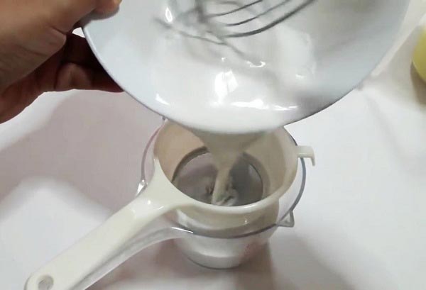 ขนมถ้วยใบเตย ขนมถ้วยใบเตย