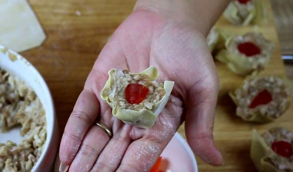 ขนมจีบหมูสับไข่เค็ม ขนมจีบหมูสับไข่เค็ม