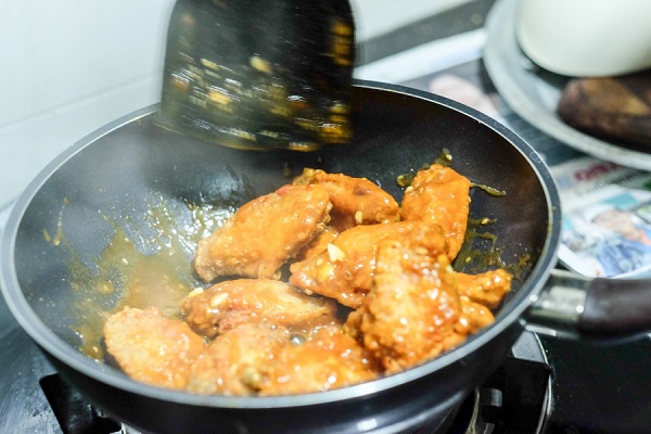 ปีกไก่ทอดซอสสุกี้ ปีกไก่ทอดซอสสุกี้
