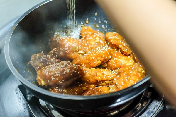 ปีกไก่ทอดซอสสุกี้ ปีกไก่ทอดซอสสุกี้