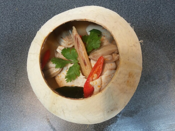 ไข่ตุ๋นต้มยำน้ำข้นในลูกมะพร้าว ไข่ตุ๋นต้มยำน้ำข้นในลูกมะพร้าว