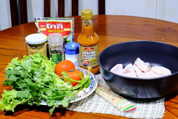 ปีกไก่ทอดซอสสุกี้ ปีกไก่ทอดซอสสุกี้