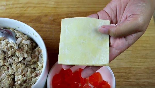ขนมจีบหมูสับไข่เค็ม ขนมจีบหมูสับไข่เค็ม