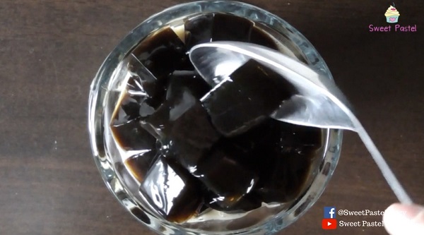 เฉาก๊วยนมสดเกล็ดหิมะคาราเมล เฉาก๊วยนมสดเกล็ดหิมะคาราเมล