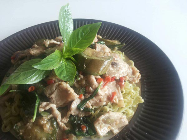 ผัดมะเขือยาวใบโหระพา ผัดมะเขือยาวใบโหระพา