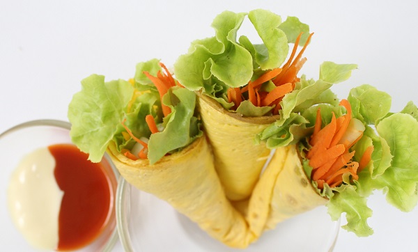 ผักรวมมิตรห่อไข่ ผักรวมมิตรห่อไข่