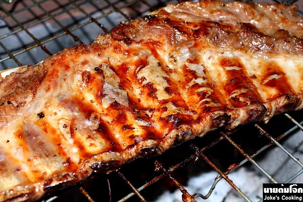 ซี่โครงหมูอ่อนย่างกระเทียม ซี่โครงหมูอ่อนย่างกระเทียม