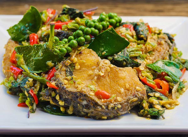 ผัดเผ็ดปลาช่อน ผัดเผ็ดปลาช่อน
