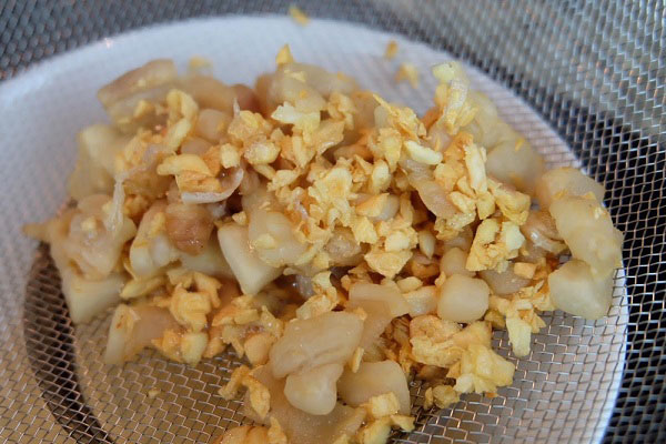 กุ้งกระเทียมพริกไทยราดข้าว กุ้งกระเทียมพริกไทยราดข้าว
