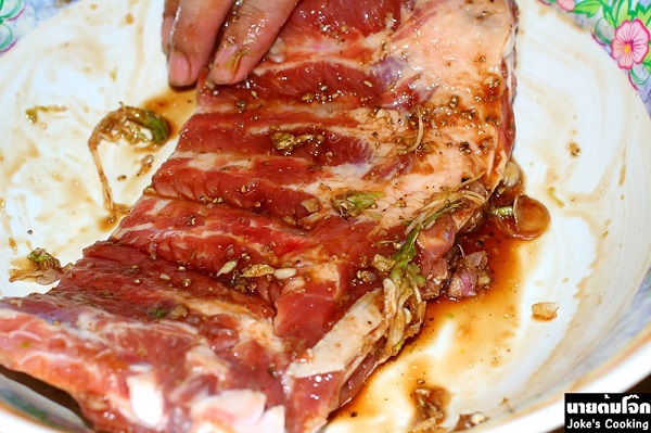 ซี่โครงหมูอ่อนย่างกระเทียม ซี่โครงหมูอ่อนย่างกระเทียม