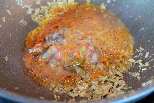 กุ้งกระเทียมพริกไทยราดข้าว กุ้งกระเทียมพริกไทยราดข้าว
