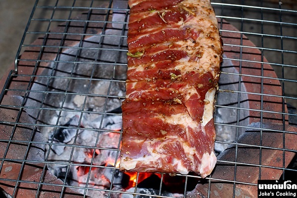 ซี่โครงหมูอ่อนย่างกระเทียม ซี่โครงหมูอ่อนย่างกระเทียม