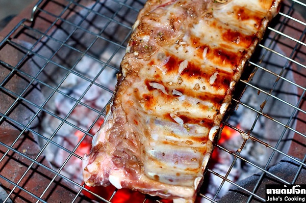 ซี่โครงหมูอ่อนย่างกระเทียม ซี่โครงหมูอ่อนย่างกระเทียม