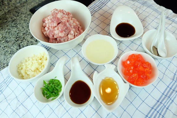 หมูสับผัดไข่เค็ม หมูสับผัดไข่เค็ม