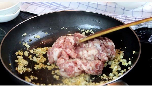 หมูสับผัดไข่เค็ม หมูสับผัดไข่เค็ม