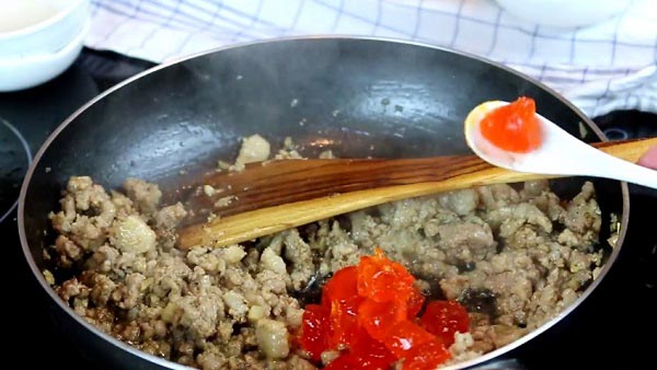 หมูสับผัดไข่เค็ม หมูสับผัดไข่เค็ม