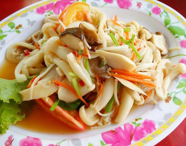 ยำเห็ดรวม ยำเห็ดรวม