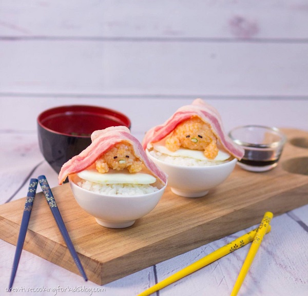 ข้าวไข่ดาวเบคอนทอดกุเดทามะ ข้าวไข่ดาวเบคอนทอดกุเดทามะ