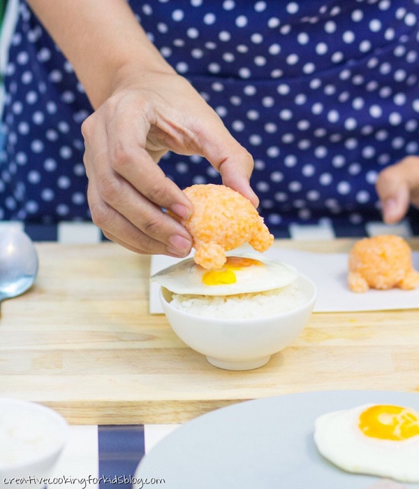 ข้าวไข่ดาวเบคอนทอดกุเดทามะ ข้าวไข่ดาวเบคอนทอดกุเดทามะ