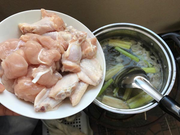 ไก่ต้มขมิ้น ไก่ต้มขมิ้น