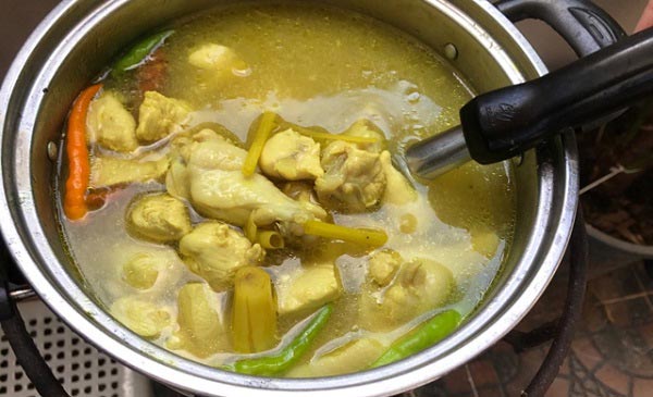 ไก่ต้มขมิ้น ไก่ต้มขมิ้น