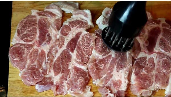 สันคอหมูทอดน้ำปลา สันคอหมูทอดน้ำปลา