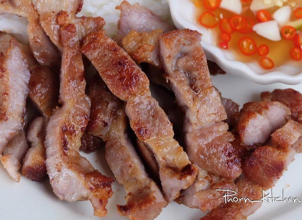 สันคอหมูทอดน้ำปลา สันคอหมูทอดน้ำปลา