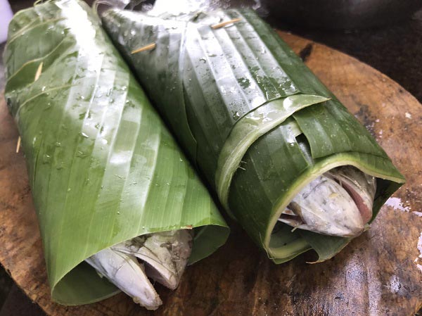 ปลาสำลีทอดราดน้ำยำมะม่วง ปลาสำลีทอดราดน้ำยำมะม่วง