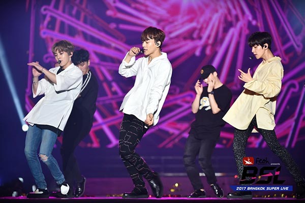 เฟโอห์ พรีเซนต์ 2017 แบงคอก ซูเปอร์ ไลฟ์ เฟโอห์ พรีเซนต์ 2017 แบงคอก ซูเปอร์ ไลฟ์