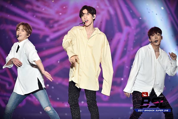เฟโอห์ พรีเซนต์ 2017 แบงคอก ซูเปอร์ ไลฟ์ เฟโอห์ พรีเซนต์ 2017 แบงคอก ซูเปอร์ ไลฟ์