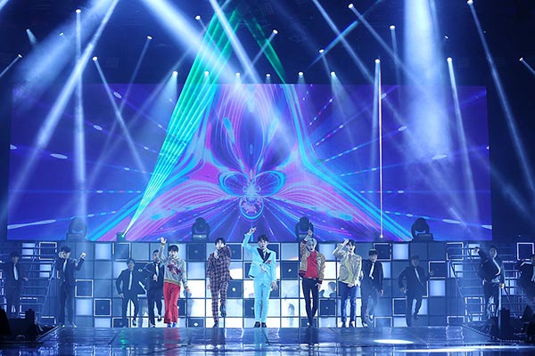 SHINee SHINee