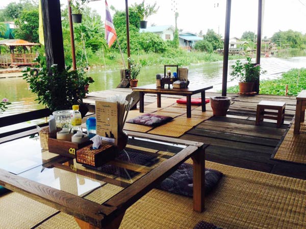 ร้านก๋วยเตี๋ยวริมน้ำ ร้านก๋วยเตี๋ยวริมน้ำ