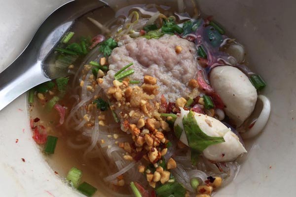 ร้านก๋วยเตี๋ยวริมน้ำ ร้านก๋วยเตี๋ยวริมน้ำ