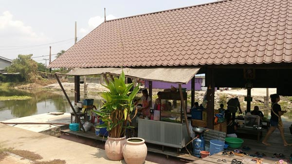 ร้านก๋วยเตี๋ยวริมน้ำ ร้านก๋วยเตี๋ยวริมน้ำ