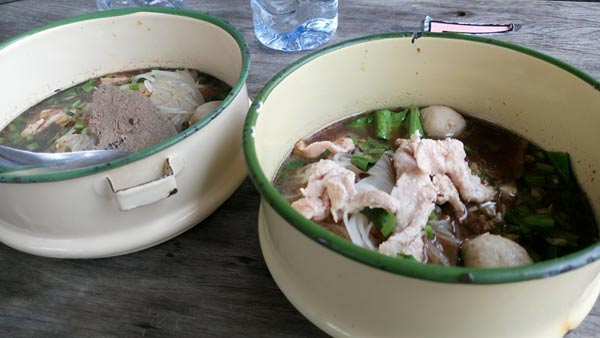 ร้านก๋วยเตี๋ยวริมน้ำ ร้านก๋วยเตี๋ยวริมน้ำ