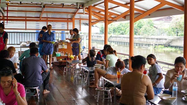 ร้านก๋วยเตี๋ยวริมน้ำ ร้านก๋วยเตี๋ยวริมน้ำ