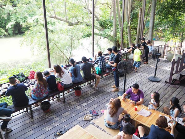 ร้านก๋วยเตี๋ยวริมน้ำ ร้านก๋วยเตี๋ยวริมน้ำ