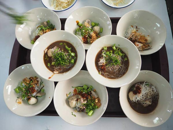 ร้านก๋วยเตี๋ยวริมน้ำ ร้านก๋วยเตี๋ยวริมน้ำ