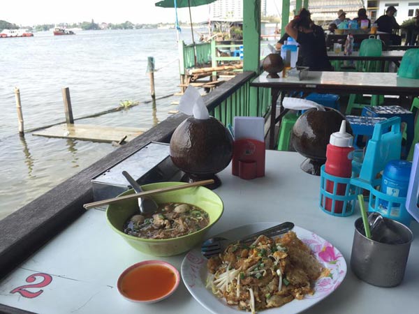 ร้านก๋วยเตี๋ยวริมน้ำ ร้านก๋วยเตี๋ยวริมน้ำ