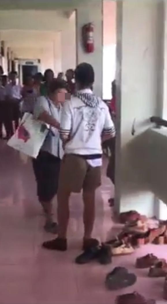 ครูทำโทษนักเรียน ครูทำโทษนักเรียน