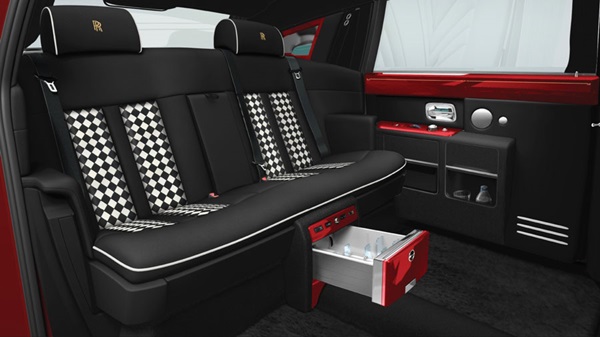Rolls-Royce Phantom รถที่ผสมทองคำ Rolls-Royce Phantom รถที่ผสมทองคำ