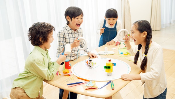 Toio ของเล่นจิ๋วสุดล้ำ Toio ของเล่นจิ๋วสุดล้ำ