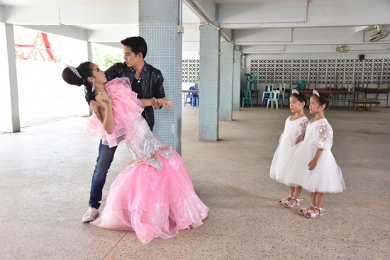 รักหลงโรง รักหลงโรง