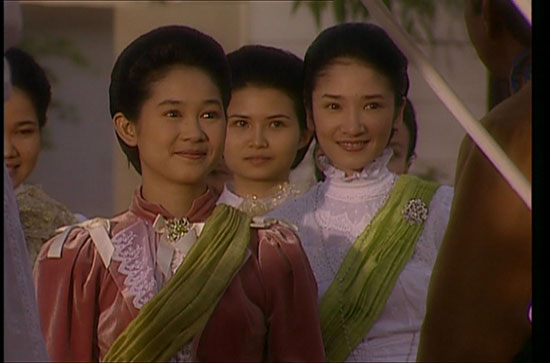 สี่แผ่นดิน สี่แผ่นดิน